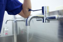 doctor-surgeon-closing-faucet-autotap-faucet-controler-valve-170