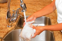 washing-chicken-using-autotap-automatic-faucet-valve-150